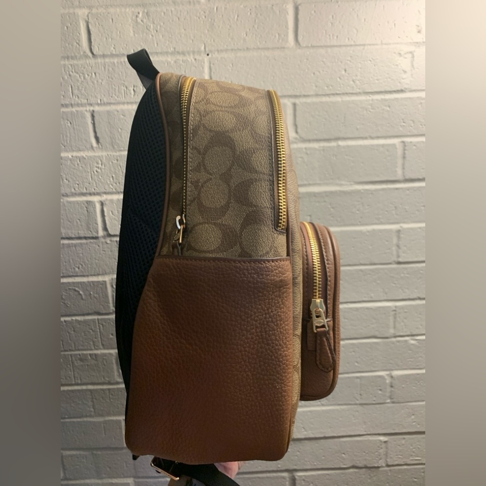 Coach Court Backpack in Signature Canvas - Picture 4 of 12